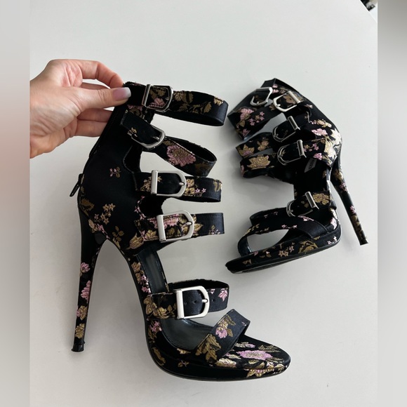 Heels with print - Picture 1 of 5